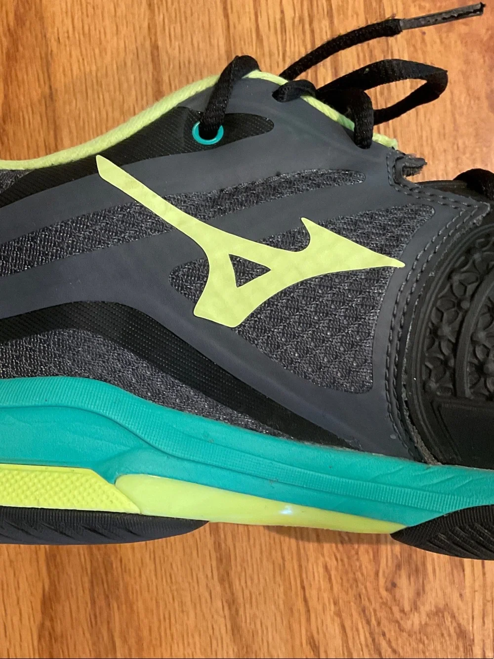 Mizuno Enerzy Wave Exceed Tour 6 Tennis Shoes - Neon Yellow & Teal Accents